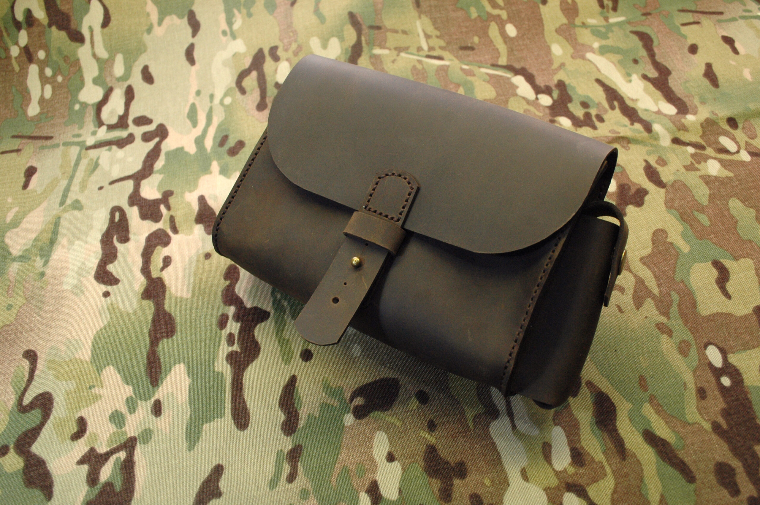 Leather Phone Pouch – Hunt